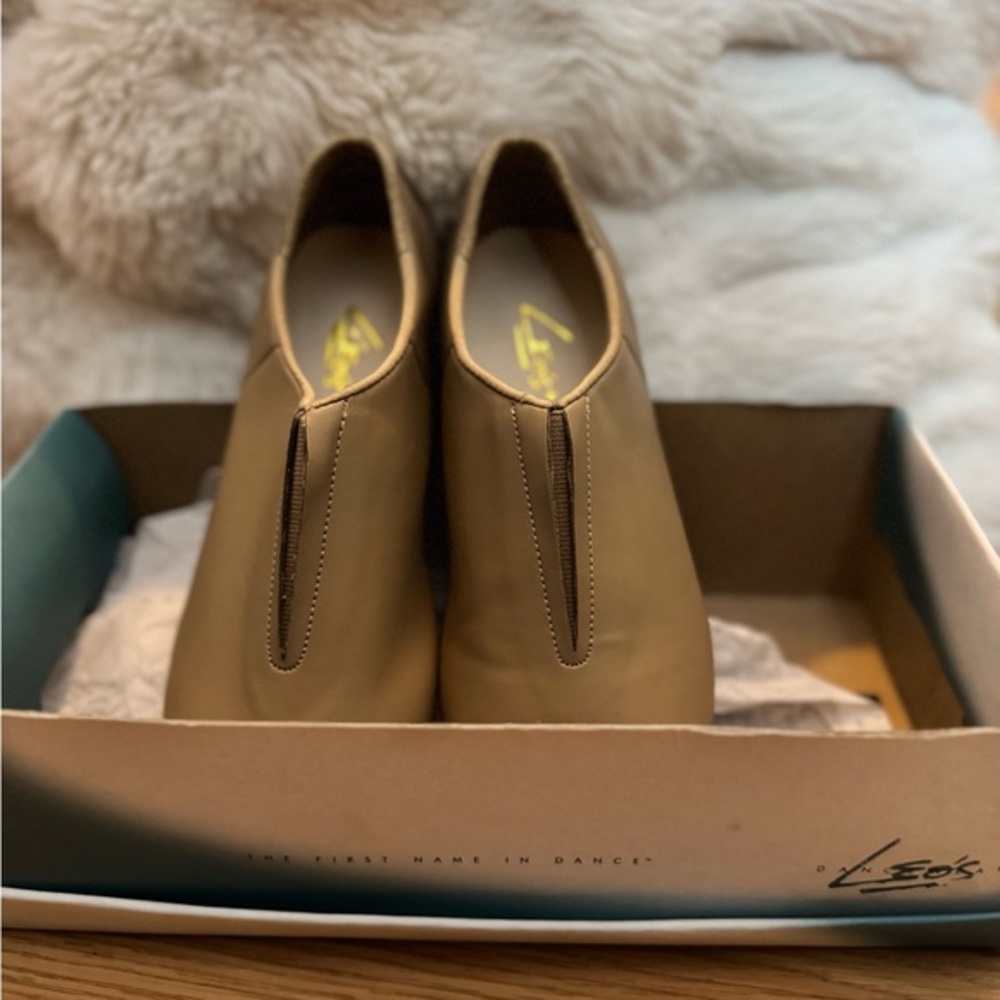Leo’s protege slip on tap shoes 
BNIB